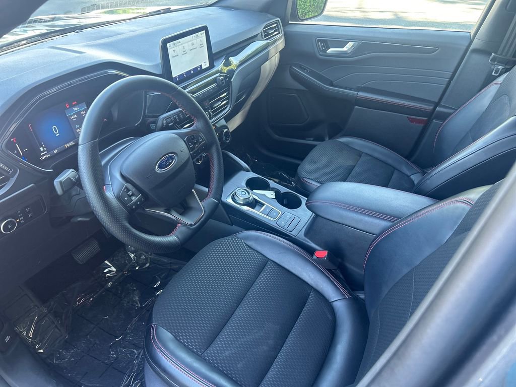 Used 2025 Ford Escape ST-Line Select AWD/4WD image 11