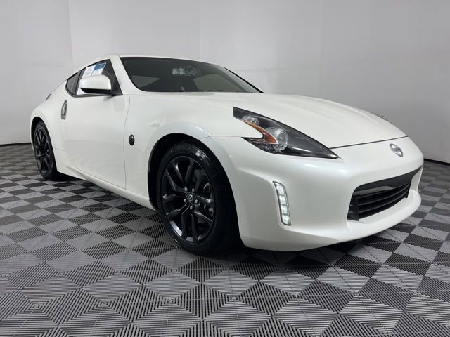 Used 2020 Nissan 370Z Coupe image 2