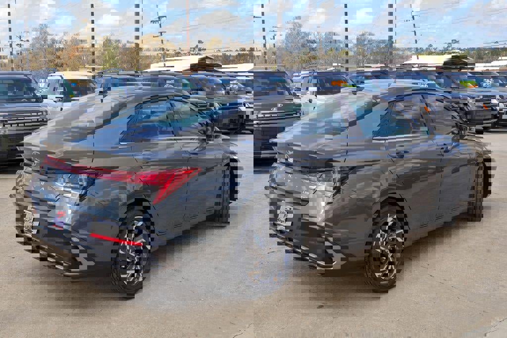 New 2026 Hyundai Elantra Limited image 25