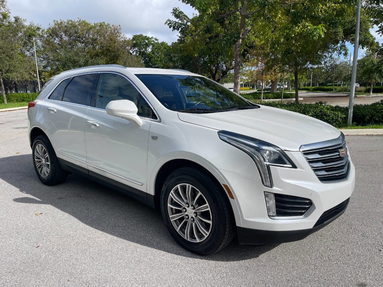 Used 2018 Cadillac XT5 Luxury w/ Driver Awareness Package image 4