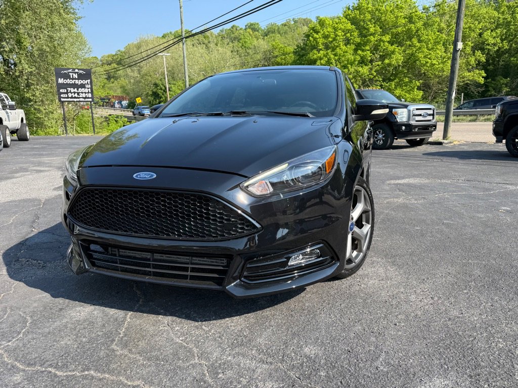 Used 2017 Ford Focus ST w/ Equipment Group 401A FWD image 12