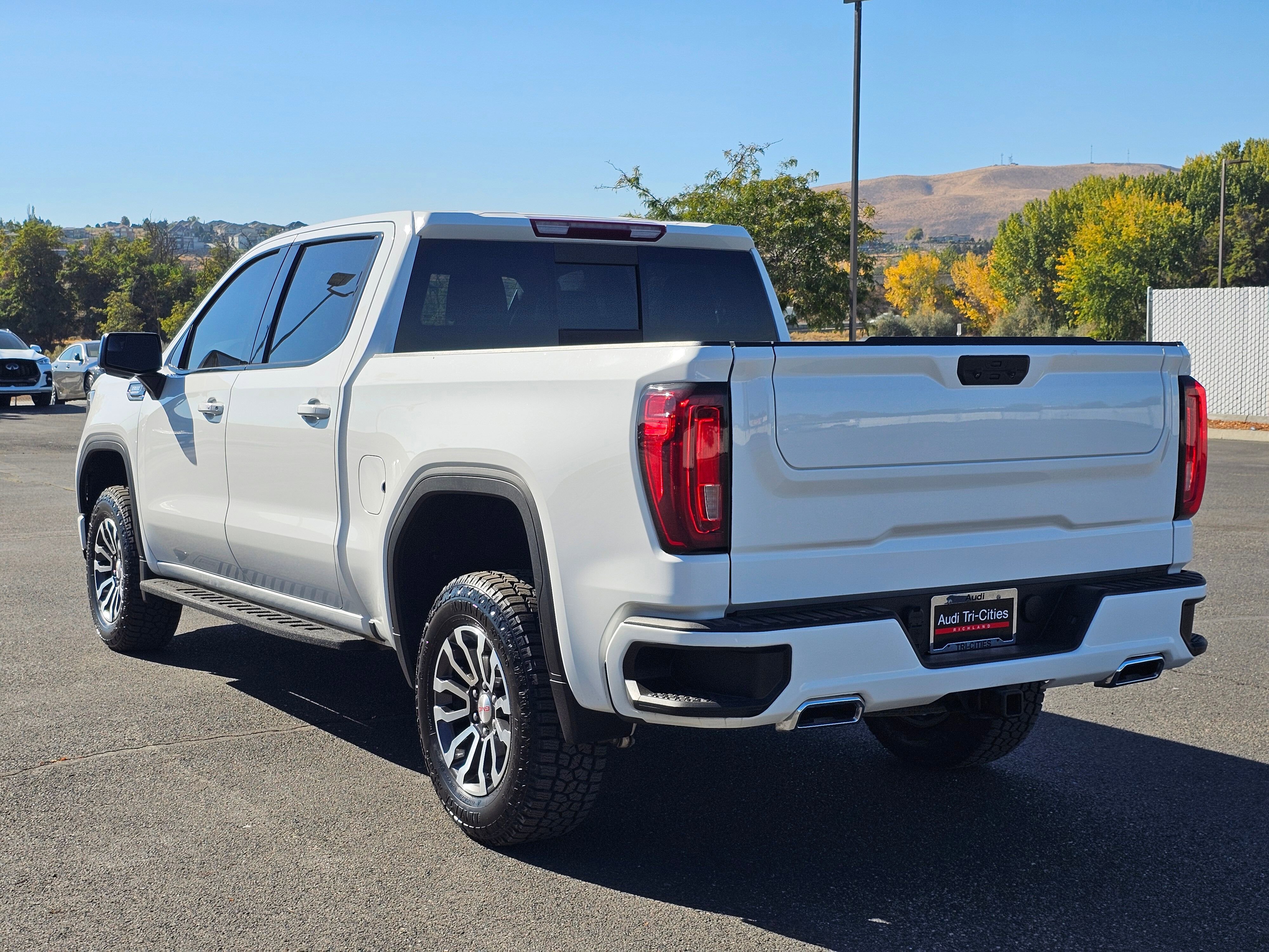 Used 2022 GMC Sierra 1500 AT4 w/ AT4 Preferred Package image 4