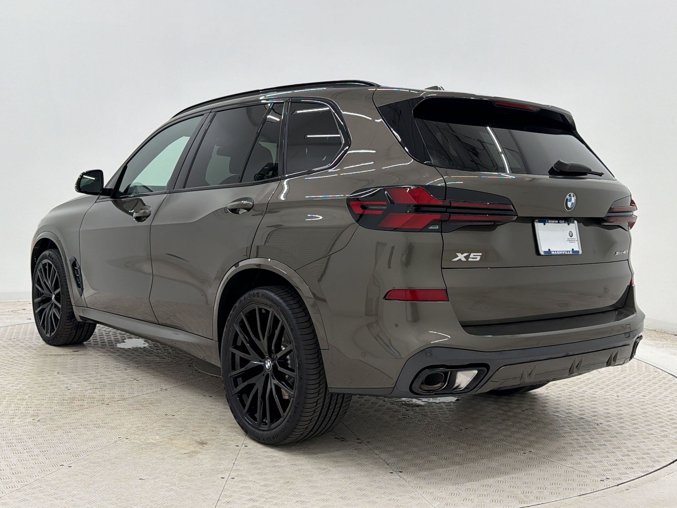 New 2026 BMW X5 xDrive40i w/ M Sport Package AWD/4WD image 3