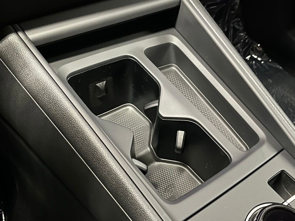 New 2025 Volkswagen Tiguan SE R-Line image 11