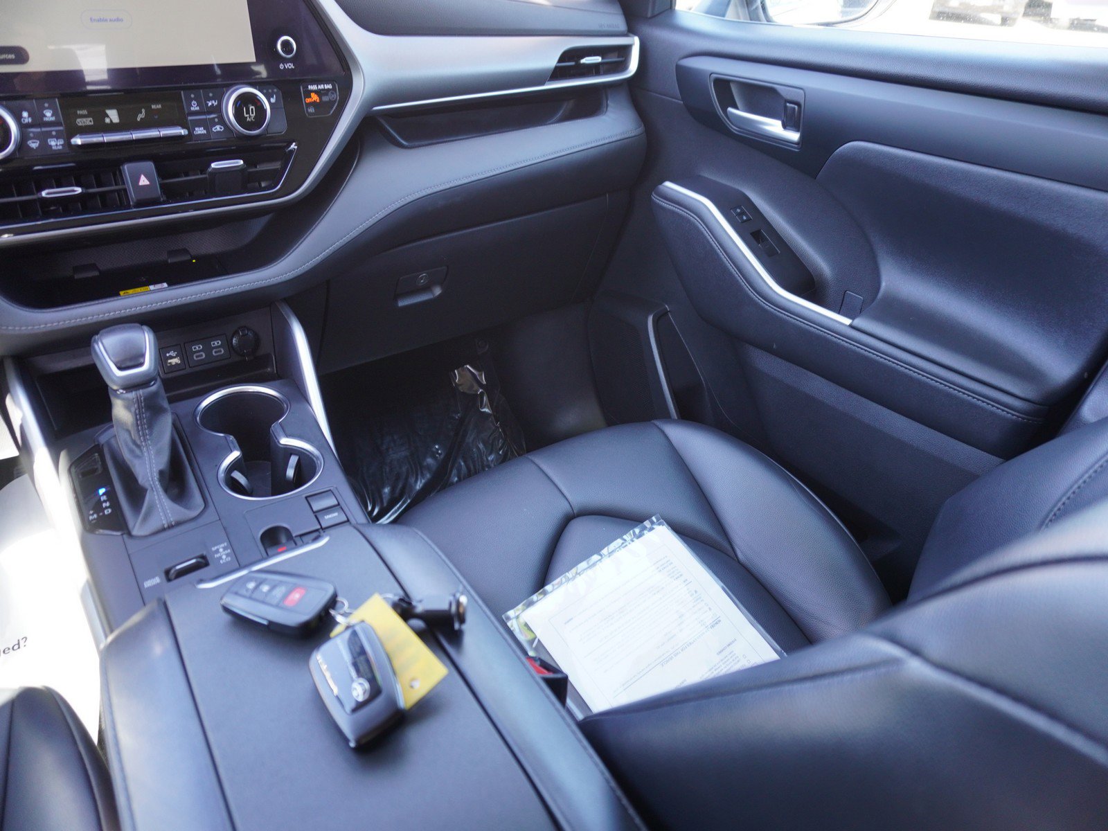 Used 2023 Toyota Highlander XLE image 19