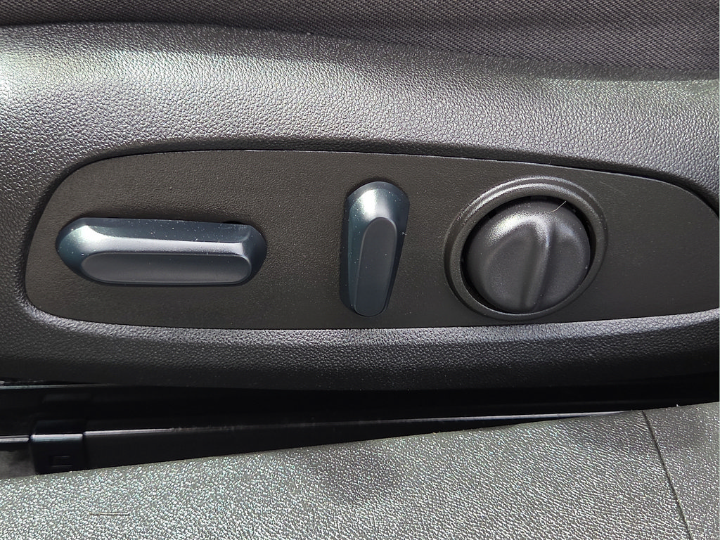 Used 2025 Chevrolet Malibu LT FWD image 15