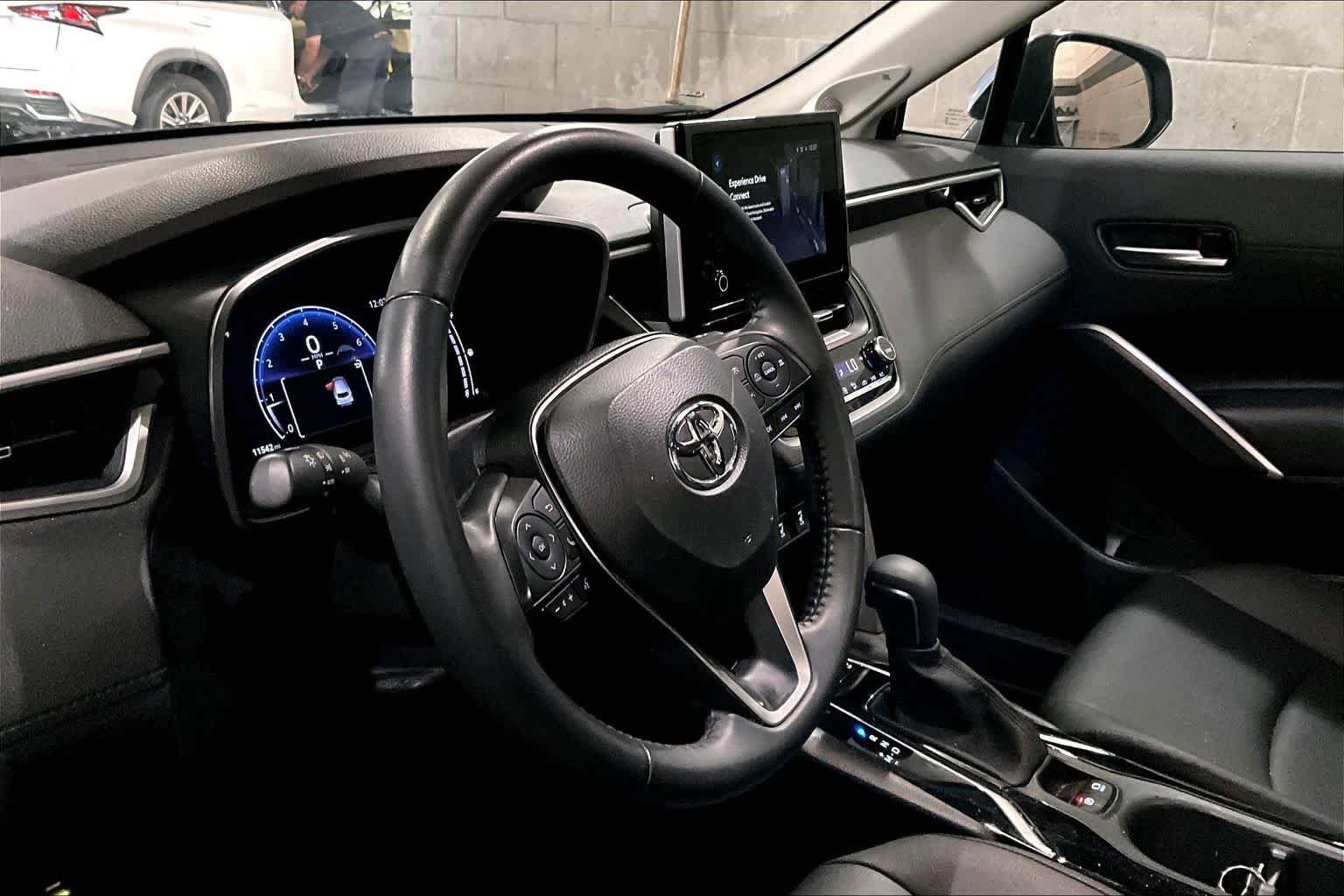 Used 2024 Toyota Corolla Cross XLE w/ Convenience Package FWD image 17