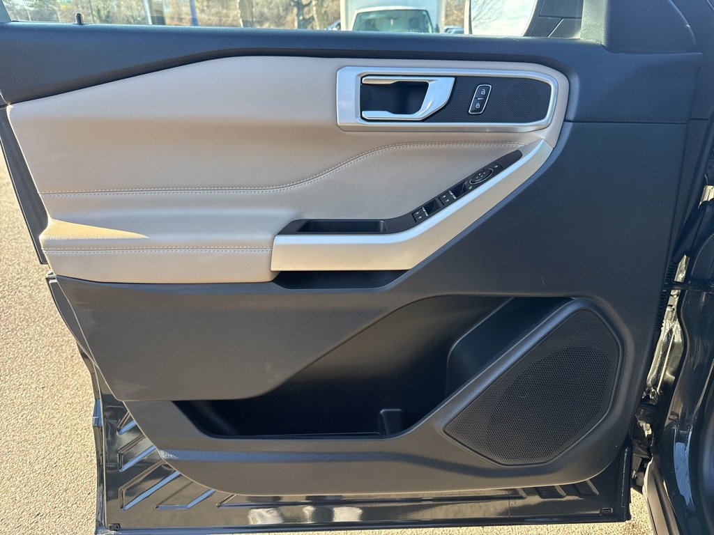 Used 2022 Ford Explorer XLT w/ Equipment Group 202A image 23