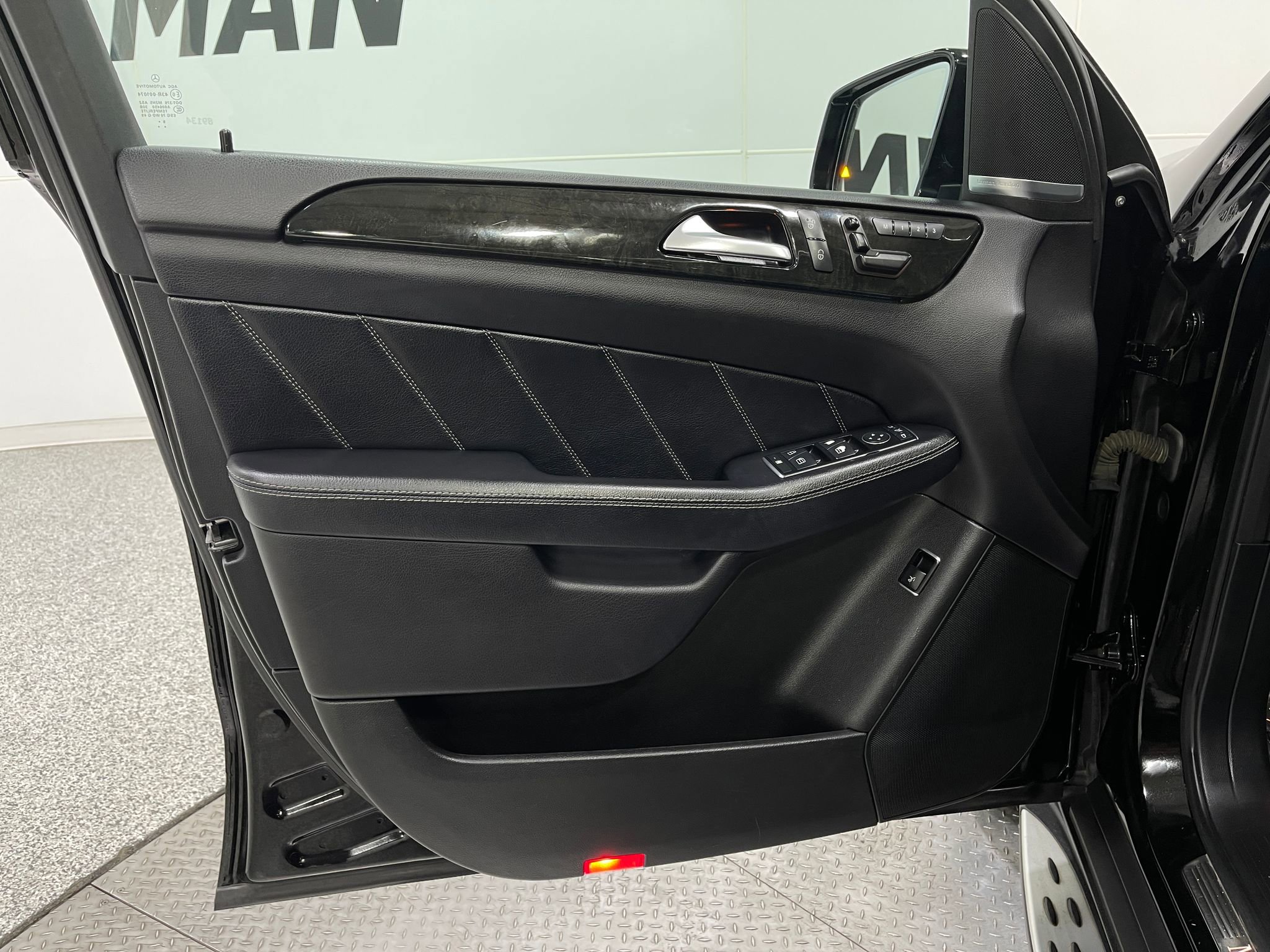 Used 2016 Mercedes-Benz GL 450 4MATIC w/ Premium I Package image 17