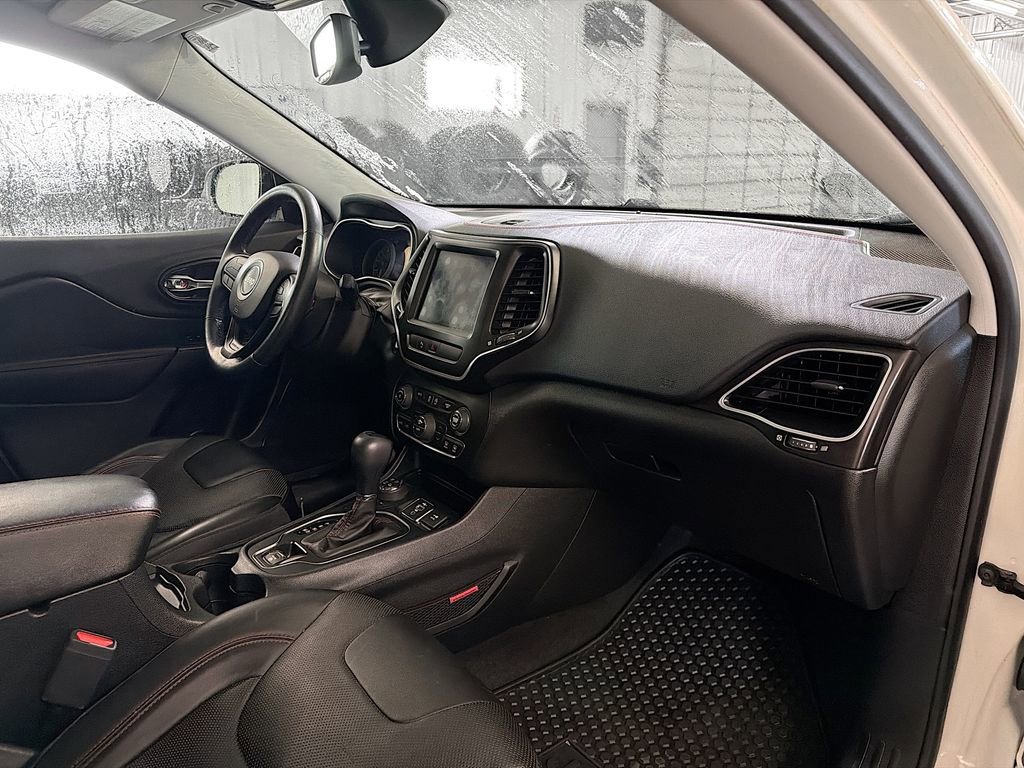 Used 2019 Jeep Cherokee Trailhawk AWD/4WD image 12