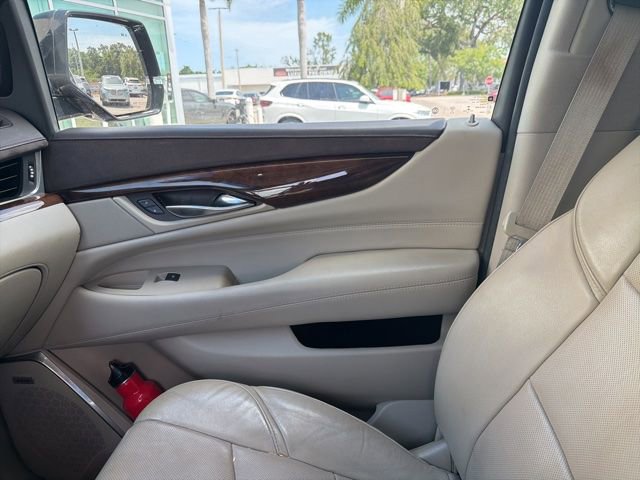 Used 2017 Cadillac Escalade Premium Luxury AWD/4WD image 13