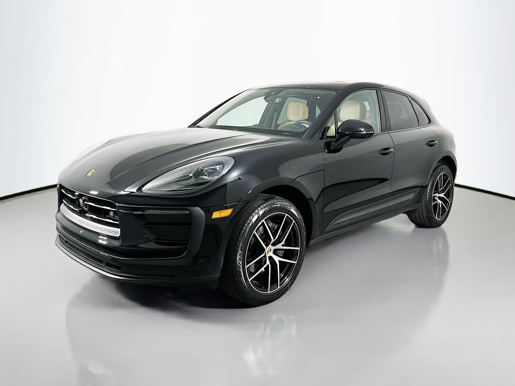 Used 2025 Porsche Macan image 1