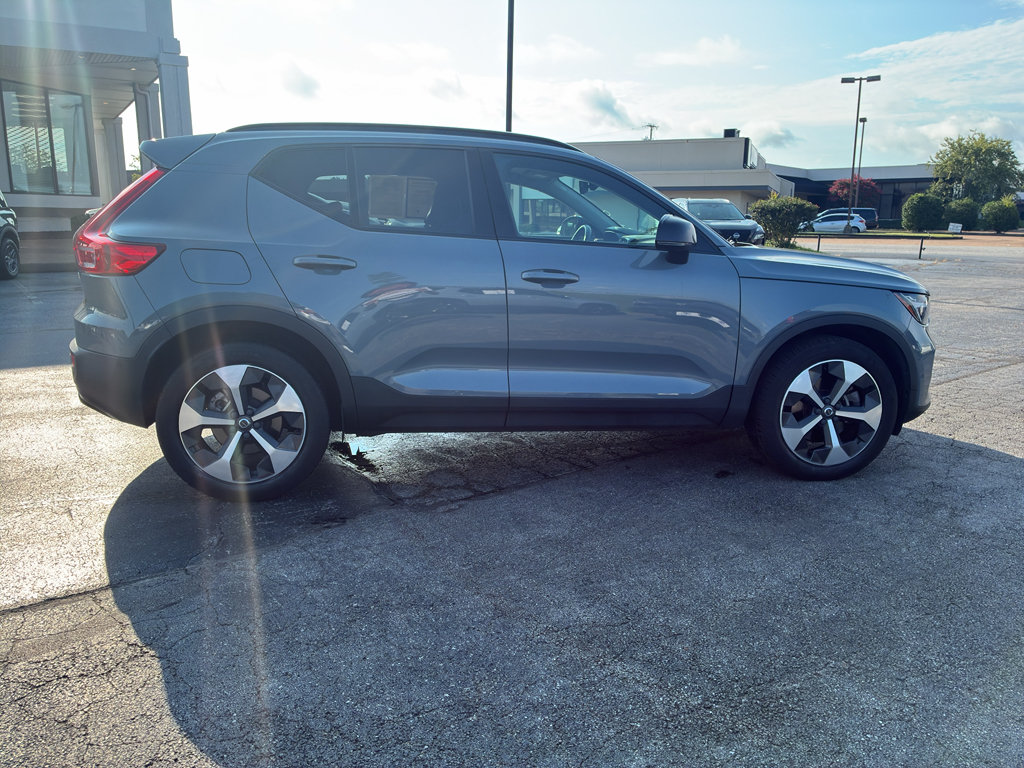 Used 2023 Volvo XC40 B4 Ultimate FWD image 8
