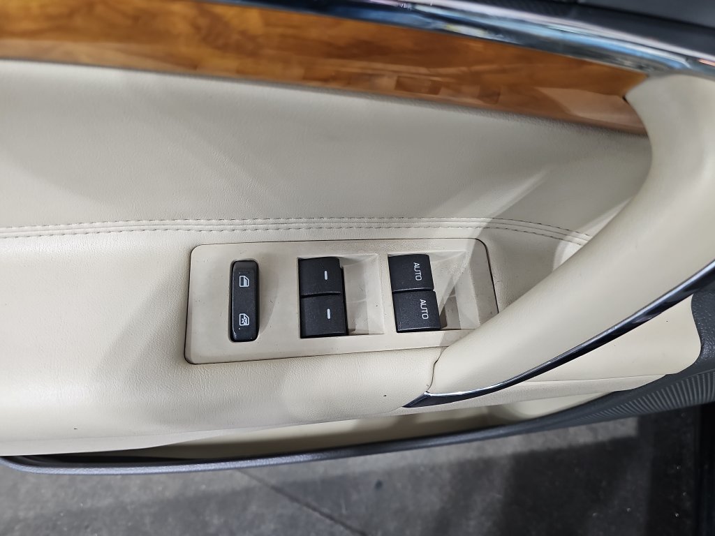 Used 2012 Lincoln MKZ AWD image 30