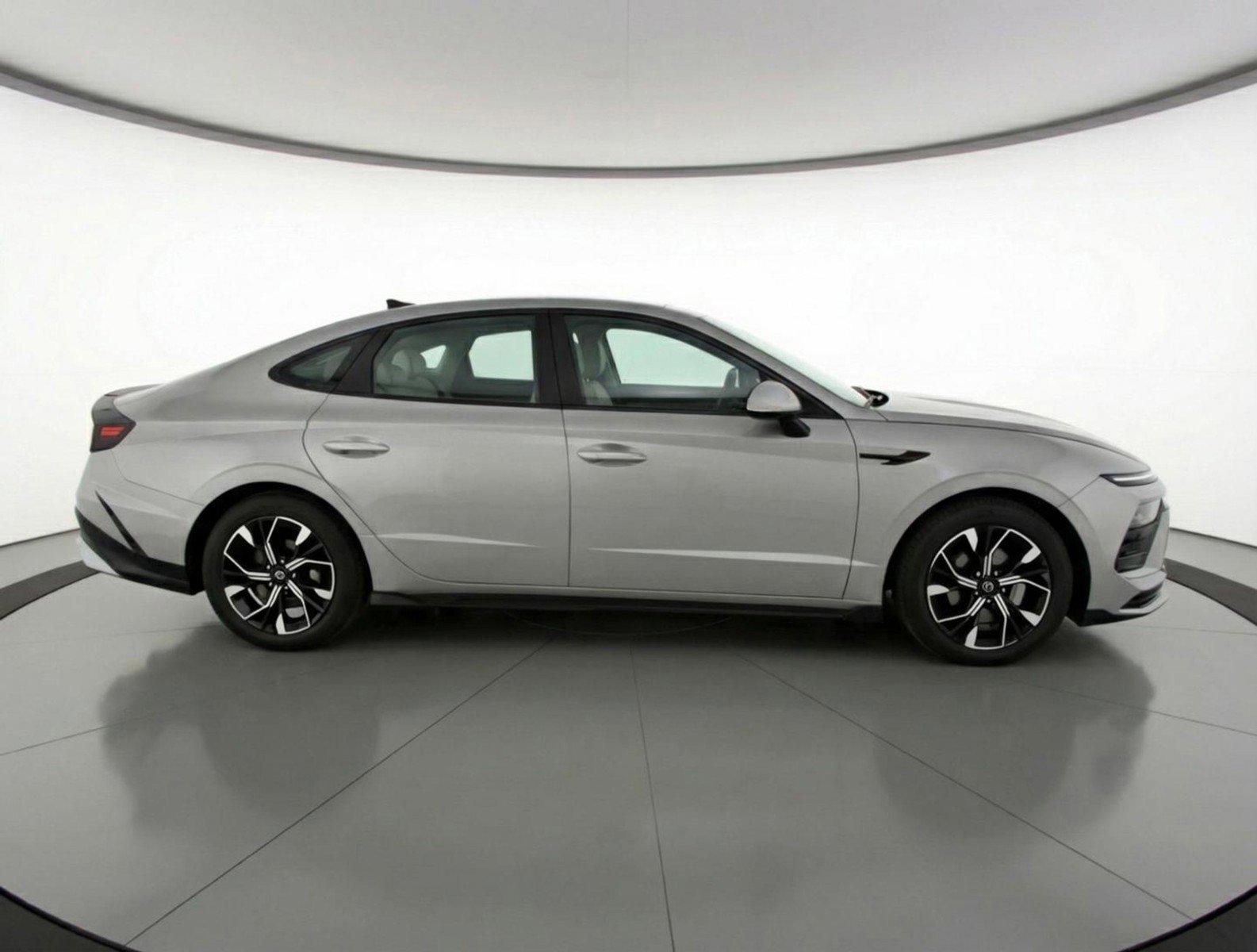 Used 2025 Hyundai Sonata SEL FWD image 11