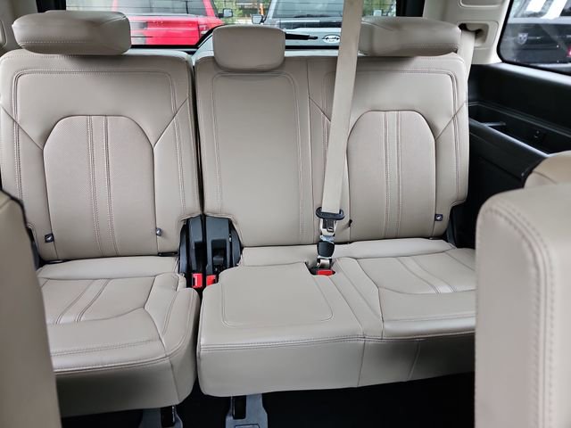 Used 2024 Ford Expedition Limited image 12