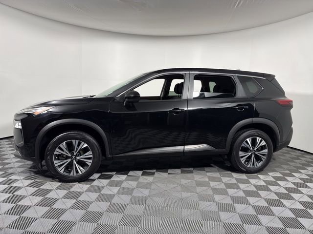 Used 2023 Nissan Rogue SV image 3