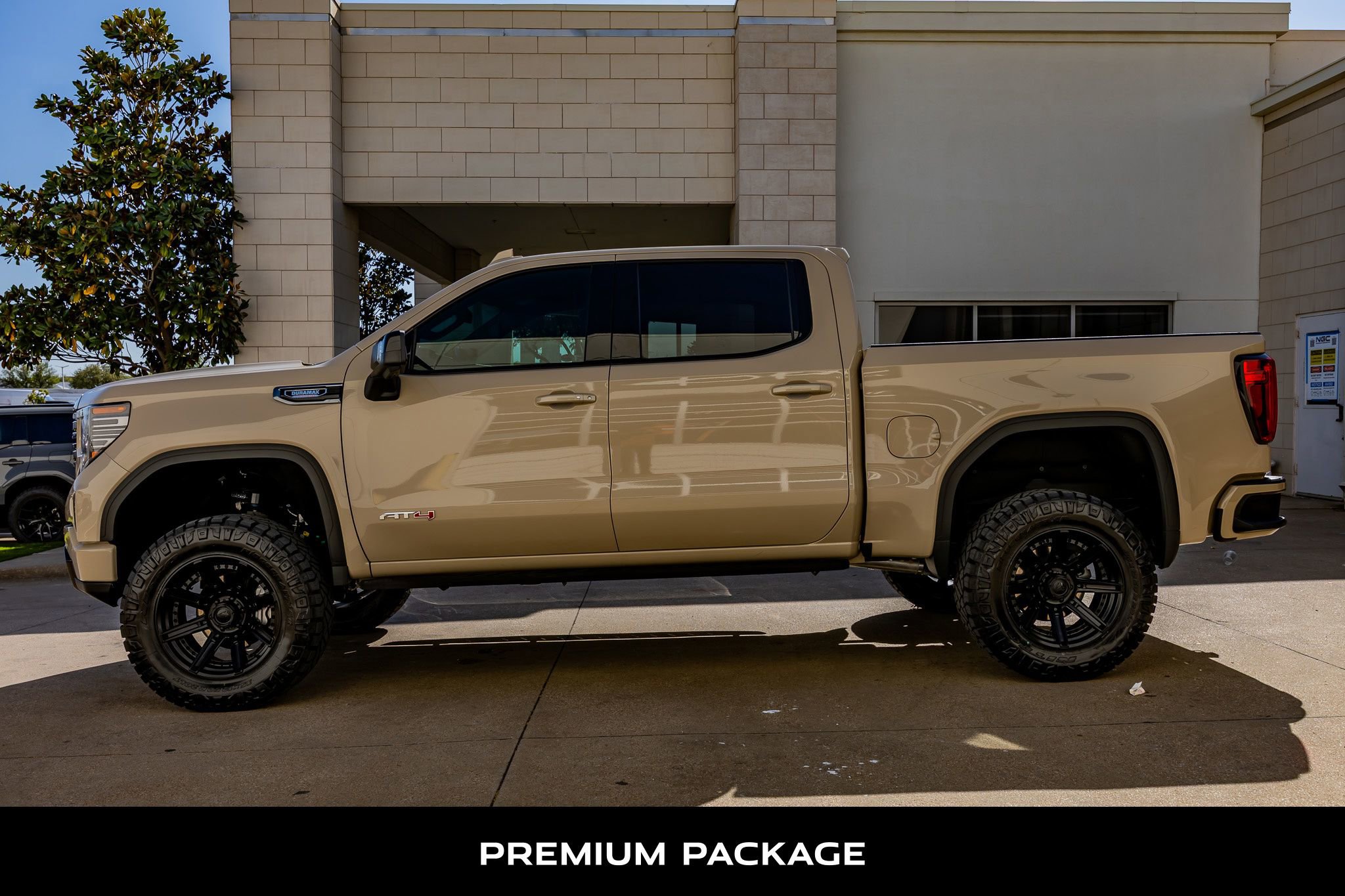 Used 2023 GMC Sierra 1500 AT4 w/ AT4 Premium Package image 6