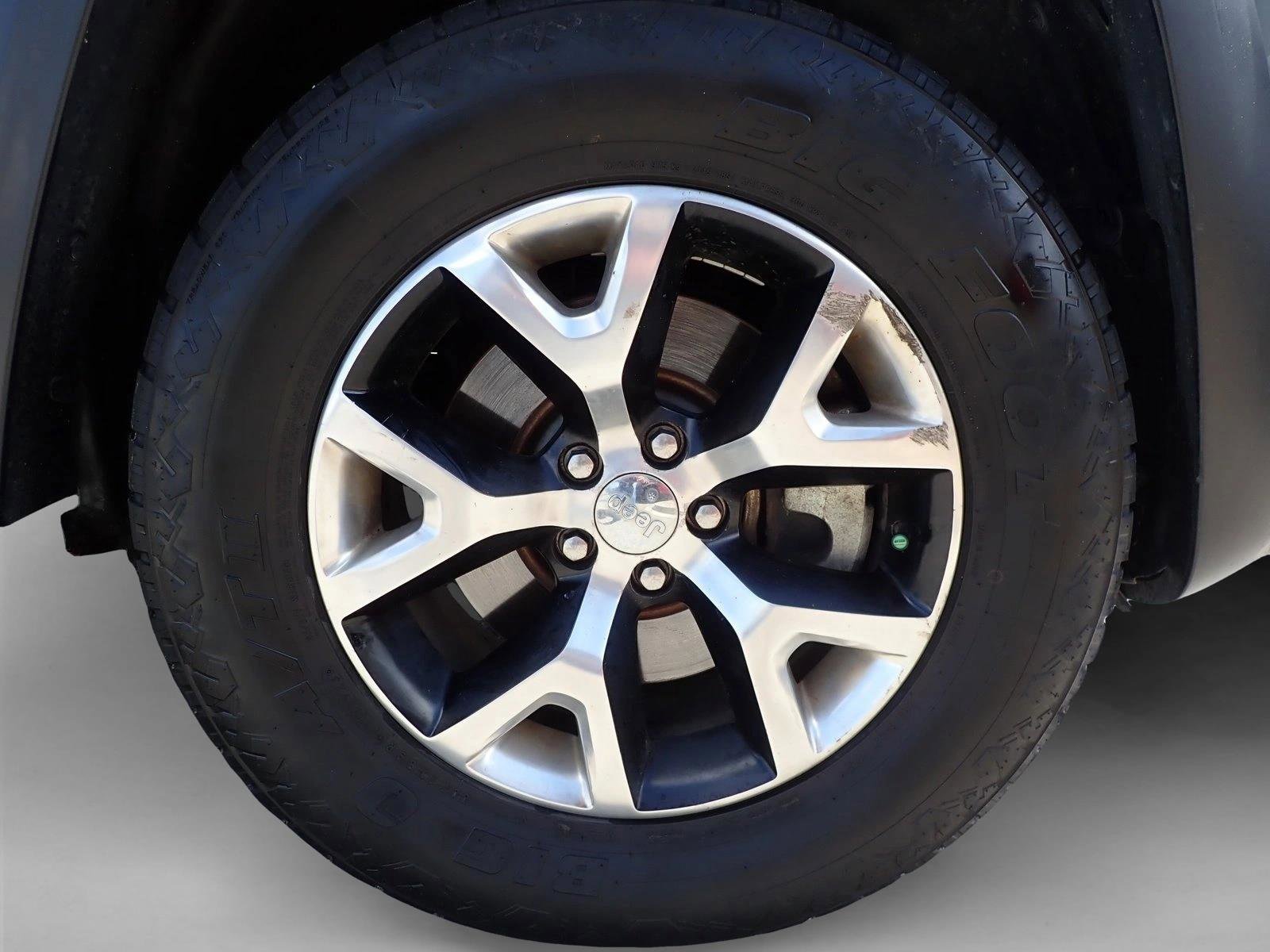 Used 2014 Jeep Cherokee Trailhawk w/ Technology Group AWD/4WD image 7