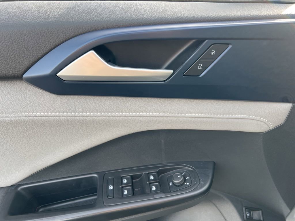 Used 2024 Volkswagen Taos SE image 9