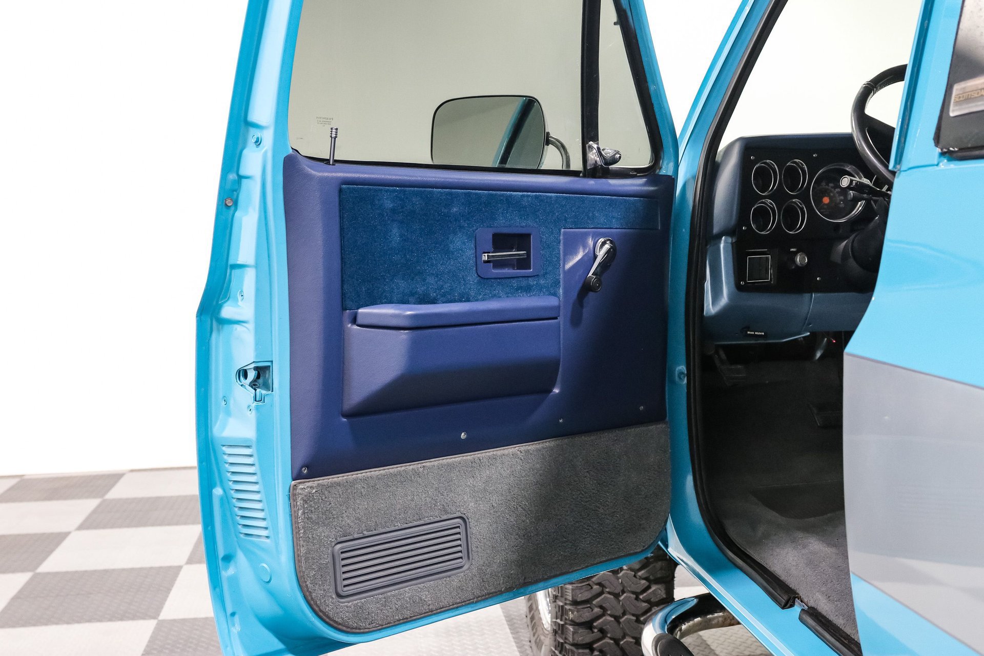 Used 1990 Chevrolet Blazer 4WD image 12