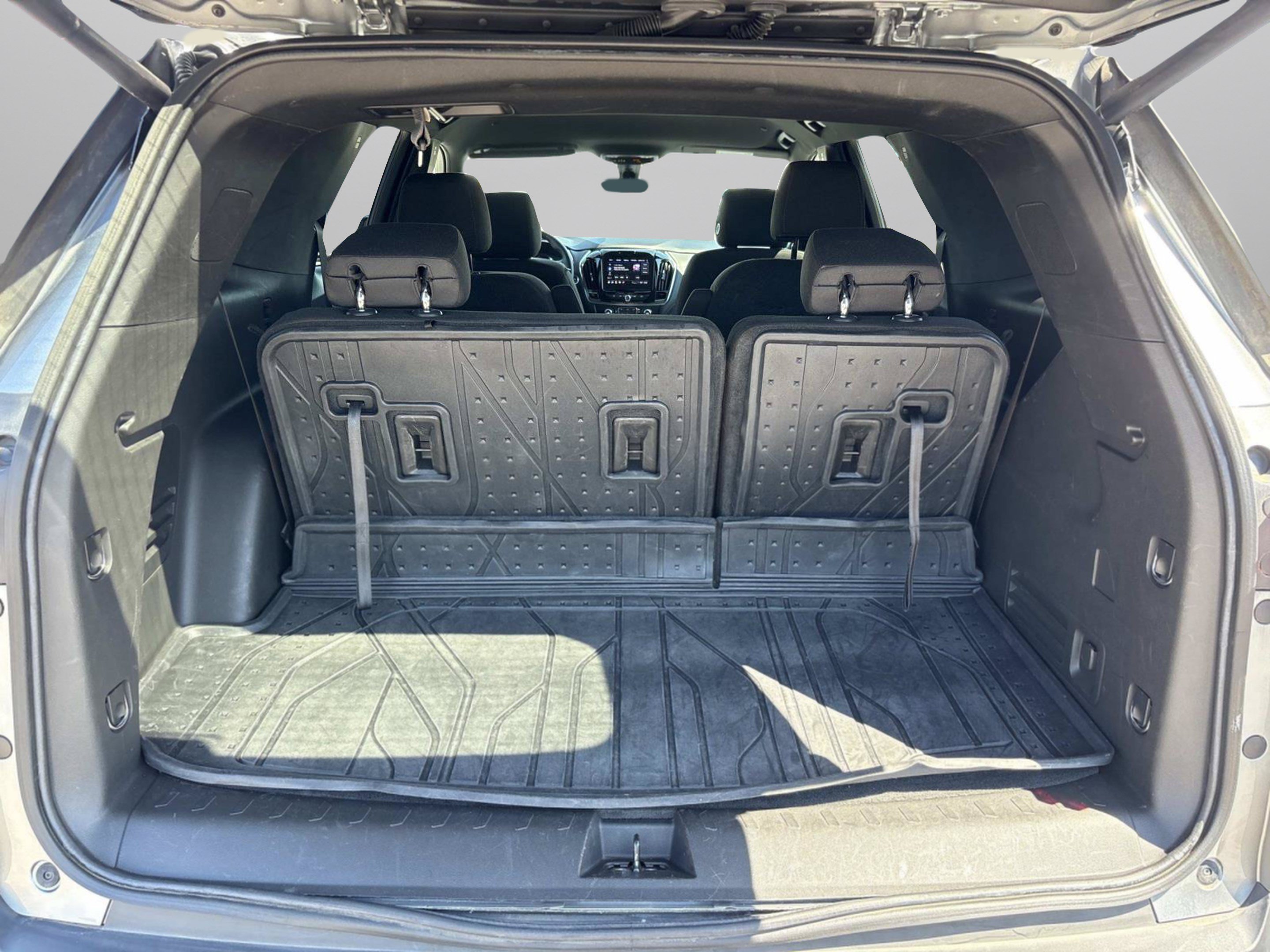 Used 2023 Chevrolet Traverse LT FWD image 9