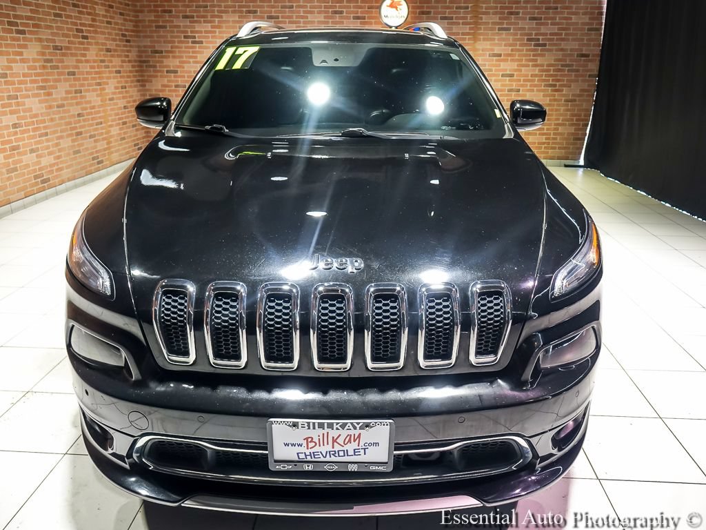 Used 2017 Jeep Cherokee Overland w/ Technology Group AWD/4WD image 6