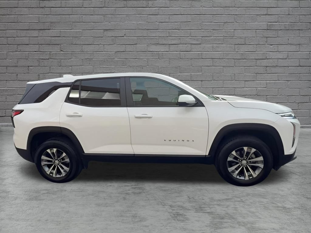 Used 2026 Chevrolet Equinox LT AWD/4WD image 14