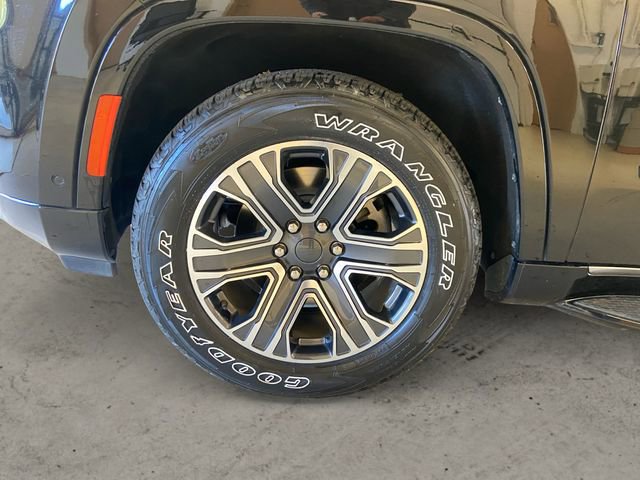 Used 2024 Jeep Wagoneer L Series II w/ Flexible Seating Group image 16