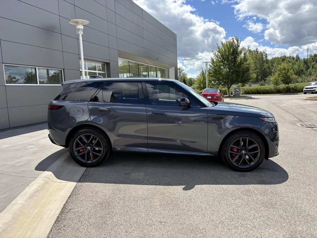 Used 2024 Land Rover Range Rover Sport Dynamic SE image 4