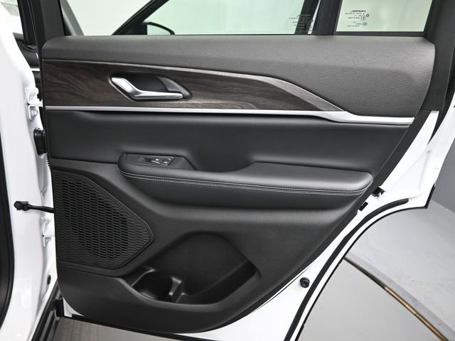 New 2026 Jeep Grand Cherokee Laredo image 16