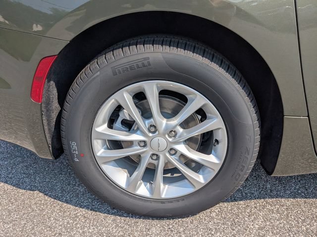 New 2027 Chrysler Pacifica Select FWD image 6