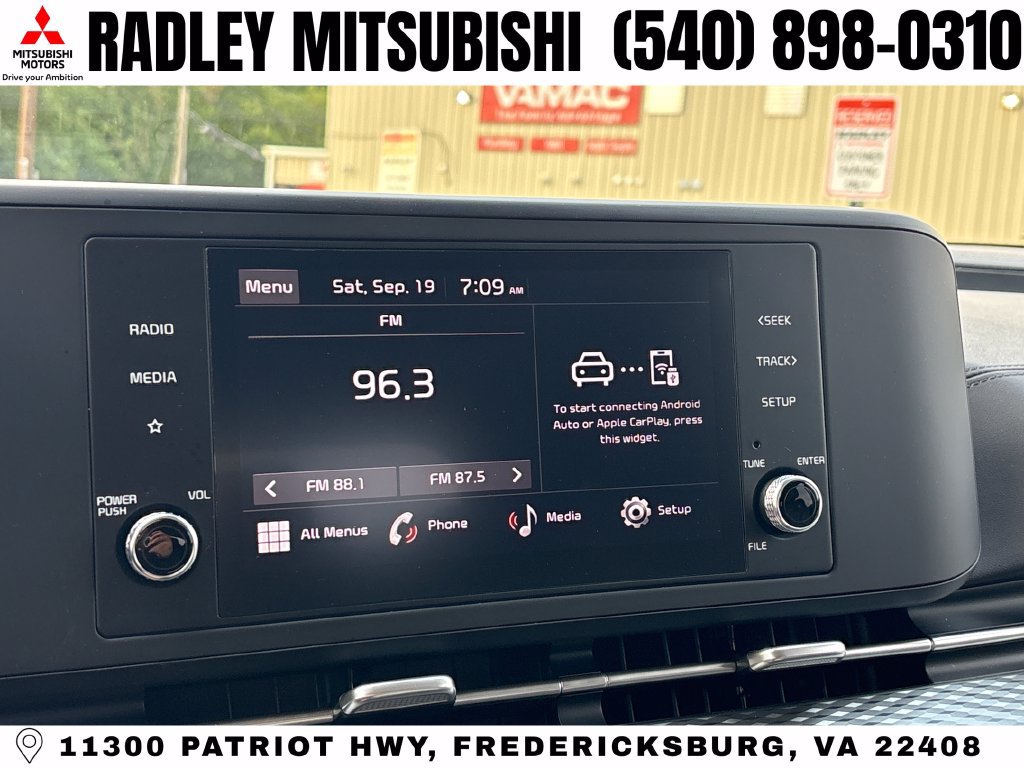 Used 2023 Kia Carnival LX FWD image 8