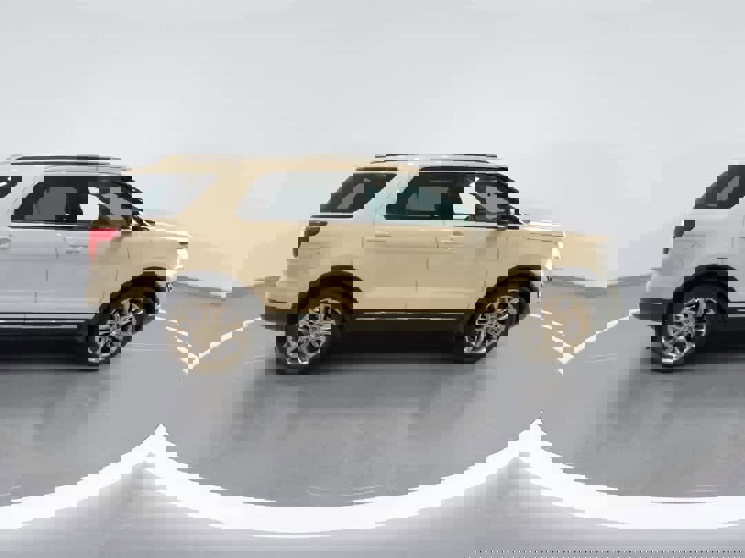 Used 2016 Ford Explorer XLT w/ Equipment Group 202A image 9