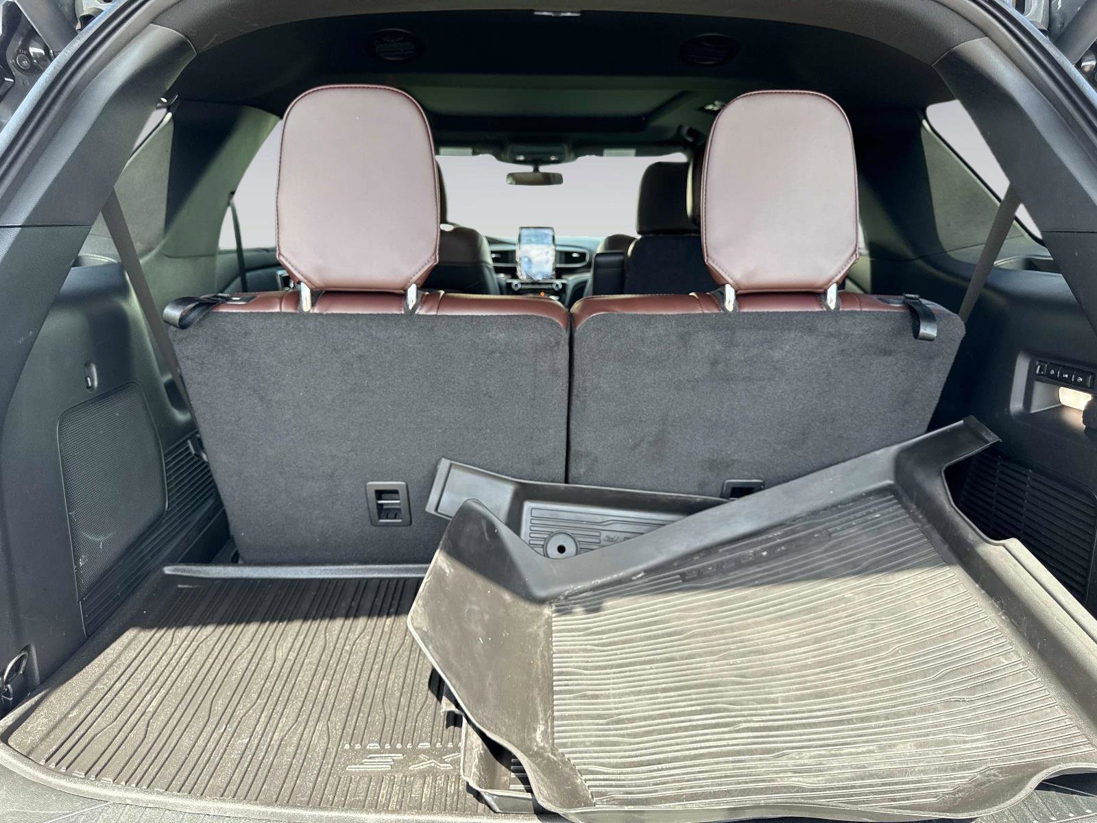 Used 2023 Ford Explorer Platinum w/ Technology Package image 12