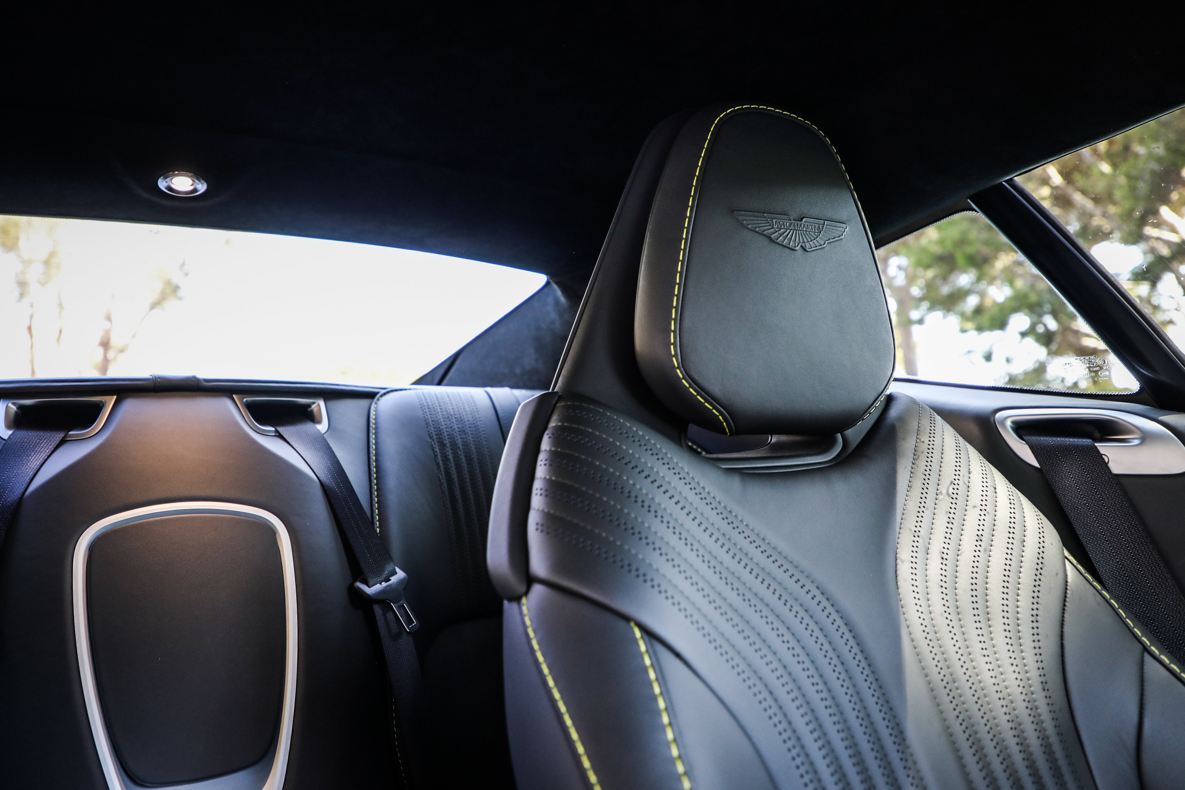 Used 2022 Aston Martin DB11 Coupe RWD image 22