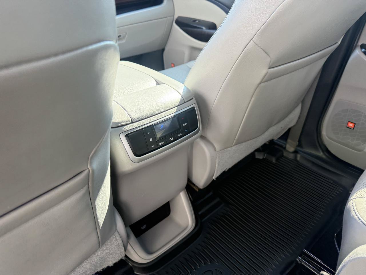 Used 2016 Toyota Highlander Limited AWD/4WD image 16