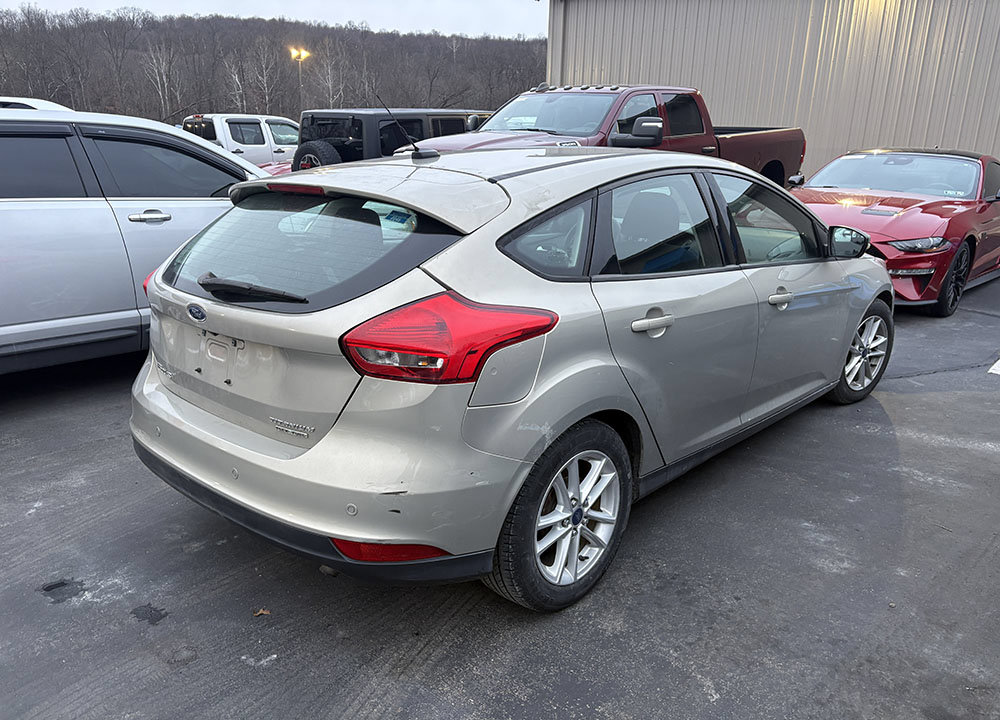 Used 2016 Ford Focus SE FWD image 2