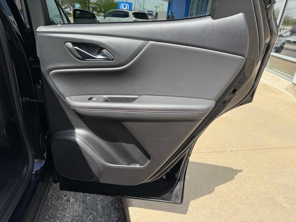 Used 2025 Chevrolet Blazer RS FWD image 36