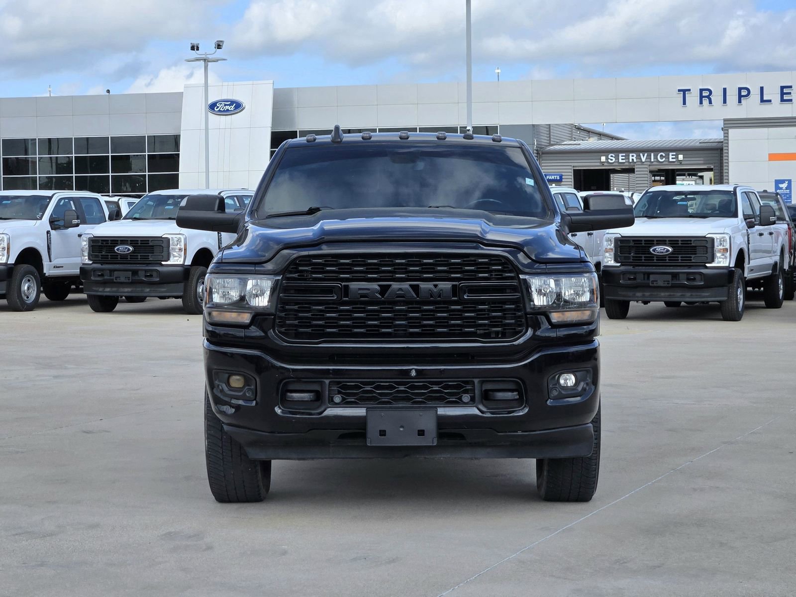 Used 2022 RAM 3500 Big Horn w/ Night Edition AWD/4WD image 6
