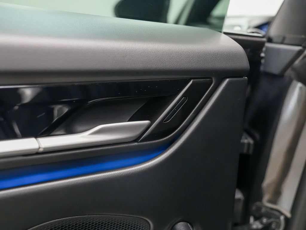 Certified 2025 Porsche Macan Electric RWD image 16