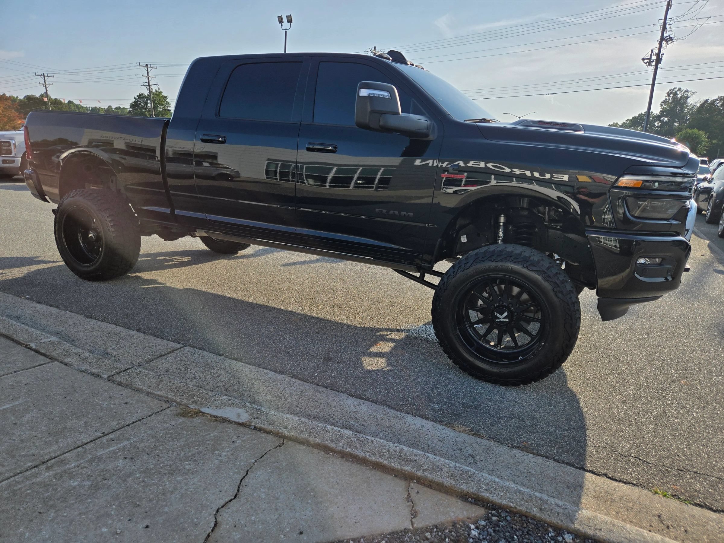 Used 2025 RAM 2500 Laramie w/ Night Edition AWD/4WD image 30