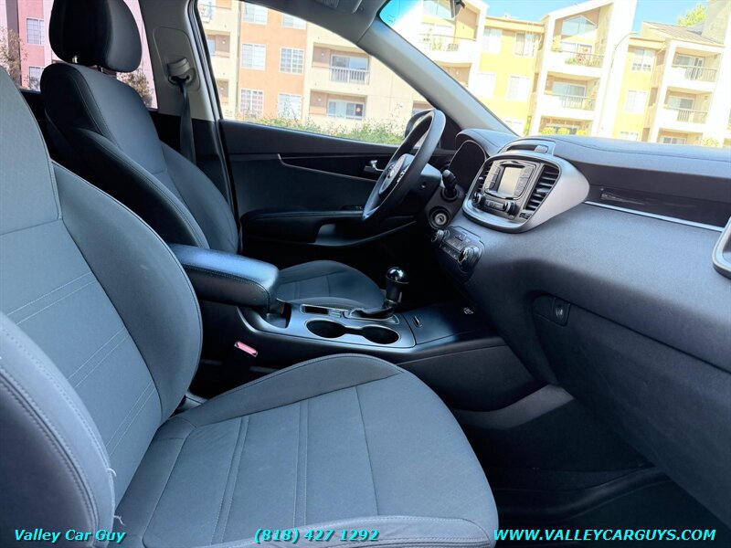 Used 2016 Kia Sorento FWD image 10