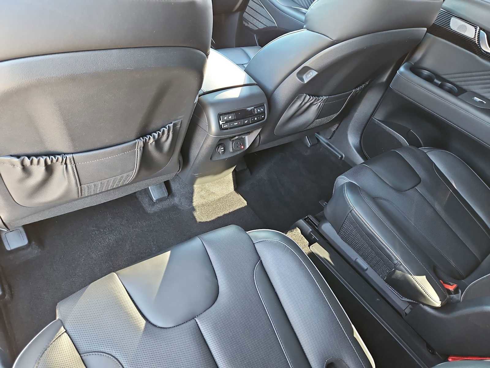 Used 2023 Hyundai Palisade Calligraphy image 18