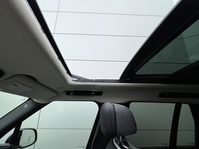 New 2025 Land Rover Range Rover SE image 11