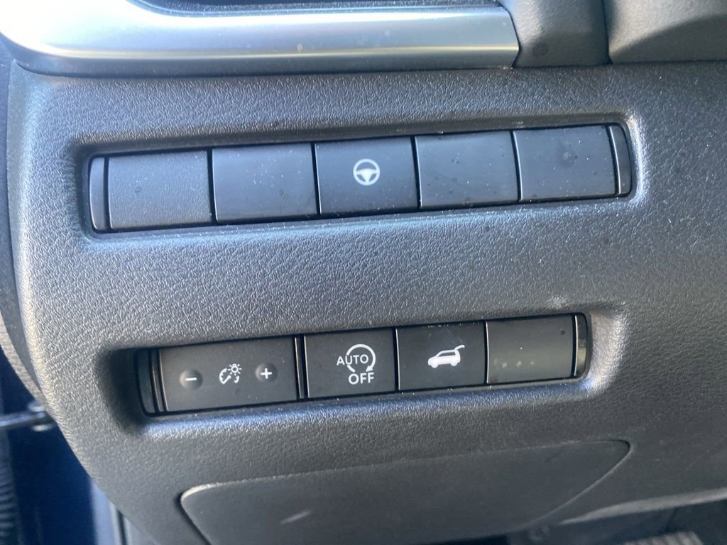 Used 2025 Nissan Rogue SV image 15