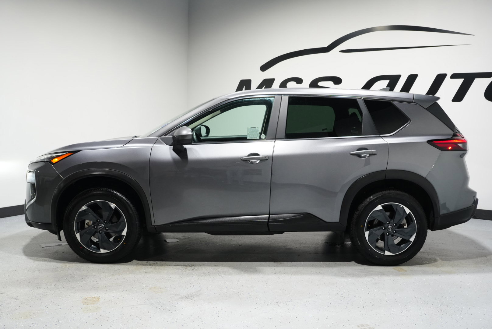 Used 2024 Nissan Rogue SV image 5
