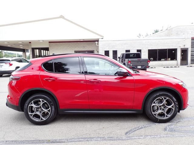 New 2025 Alfa Romeo Stelvio Sprint AWD/4WD image 8