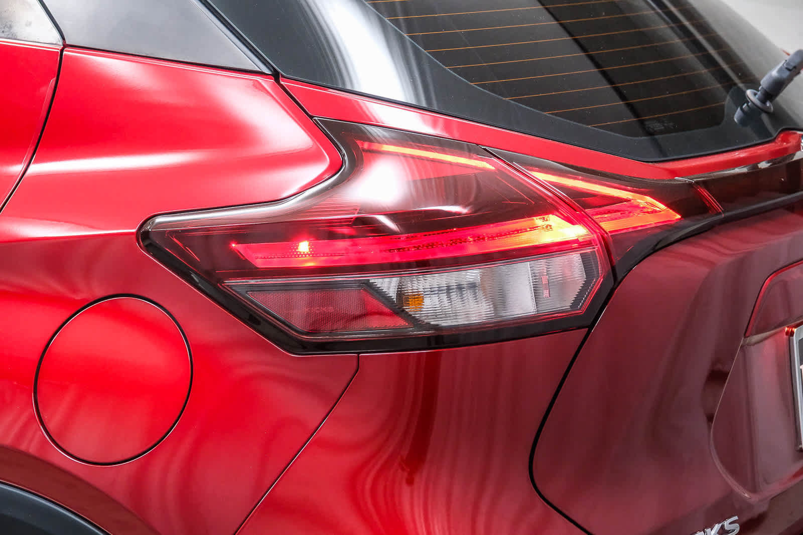 Used 2021 Nissan Kicks SR w/ SR Premium Package FWD image 7