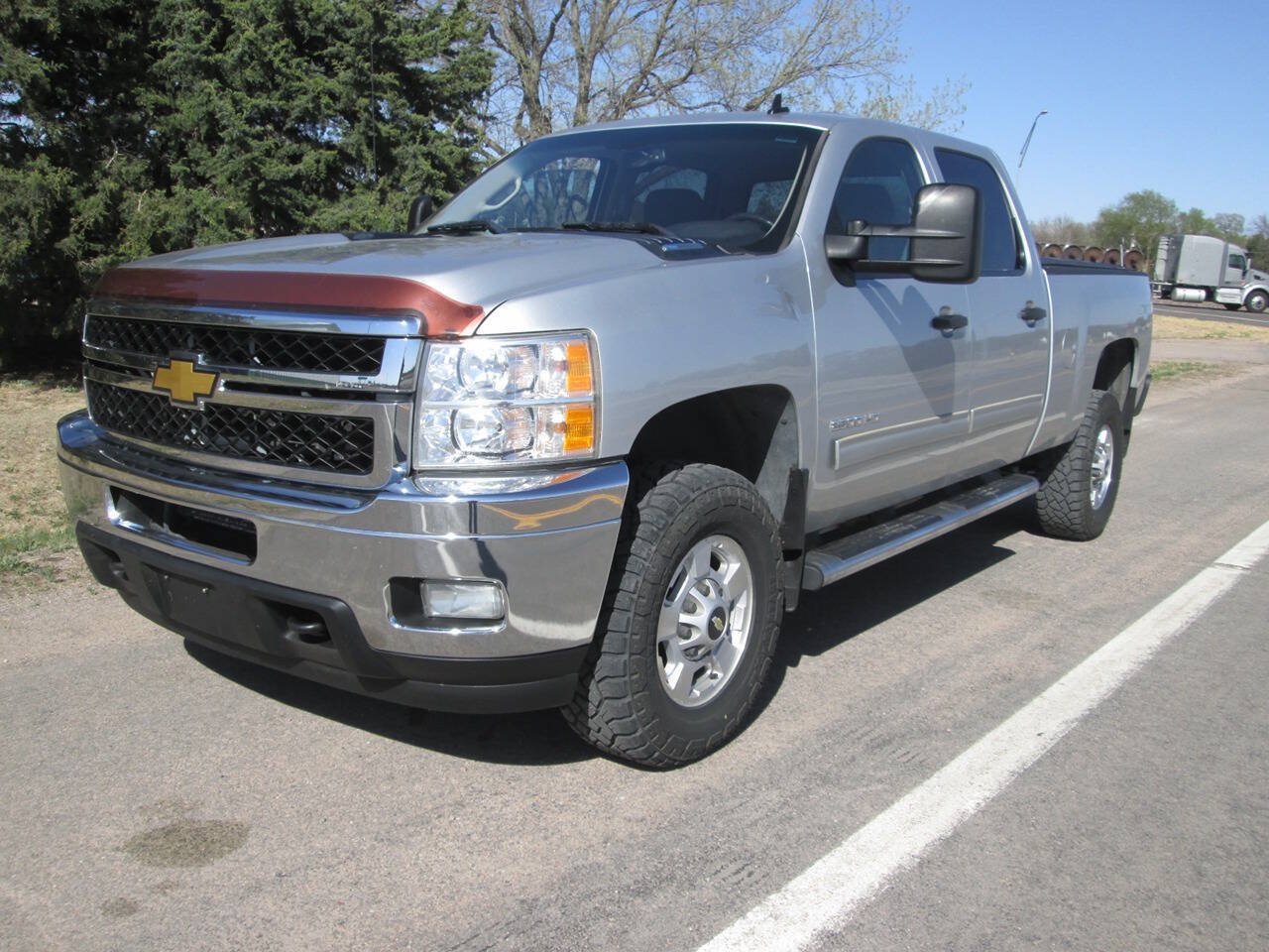 Used 2011 Chevrolet Silverado 2500 LT w/ Interior Plus Package AWD/4WD image 2